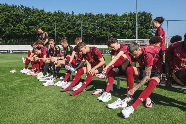Belgian National Football team picture TUBEKE, BELGIE - June 07 Behind the scenes during a photoshoot of the Belgium National footbalteam The Red Devils pictured at 2024 on June 7, 2024 in TUBEKE, BELGIE, 07 06 2024 ROTSELAAR BELGIUM  Copyright: xPieter-JanxVanstockstraetenx