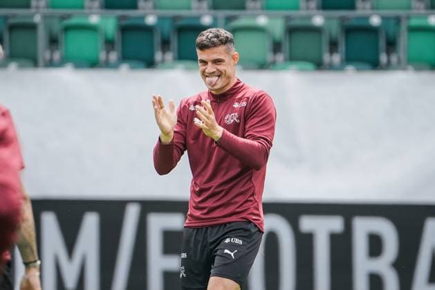 Football St Gallen, Switzerland Kick-off training national team Switzerland training before the last test match against Austria in Kybunpark SUI, AUT, friendly match, UEFA EURO 2024, Nati Suisse Granit Xhaka with outstretched tongue, gestures, facial expressions, fun St Gallen Kybunpark Switzerland Copyright: xJoeranxSteinsiekx