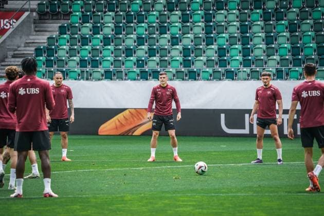 Football St Gallen, Switzerland National team Switzerland training before the last test match against Austria at Kybunpark SUI, AUT, Friendly match, UEFA EURO 2024, Nati Suisse Granit Xhaka St Gallen Kybunpark Switzerland Copyright: xJoeranxSteinsiekx