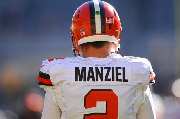 NFL, American Football Herren, USA 2015: Browns vs Steelers NOV 15 November 15th, 2015: Johnny Manziel 2 during the Cleveland Browns vs Pittsburgh Steelers game at Heinz Field in Pittsburgh, PA. Jason Pohuski CSM Pittsburgh PA U.S. EDITORIAL USE ONLY Copyright: xx ZUMA-20151115_zaf_cp5_026.jpg JasonxPohuskix csmphototwo188931