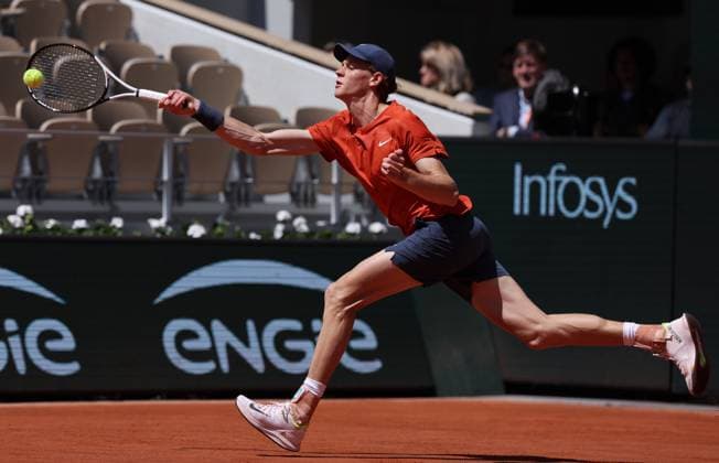 (240607) -- PARIS, June 7, 2024 -- Jannik Sinner hits a return during the men s singles semifinal between Carlos Alcaraz of Spain and Jannik Sinner of Italy at the French tennis tournament at Roland Garros in Paris, France, June 7, 2024. ) (SP)FRANCE-PARIS-TENNIS-FRENCH OPEN-MEN S SINGLES GaoxJing 