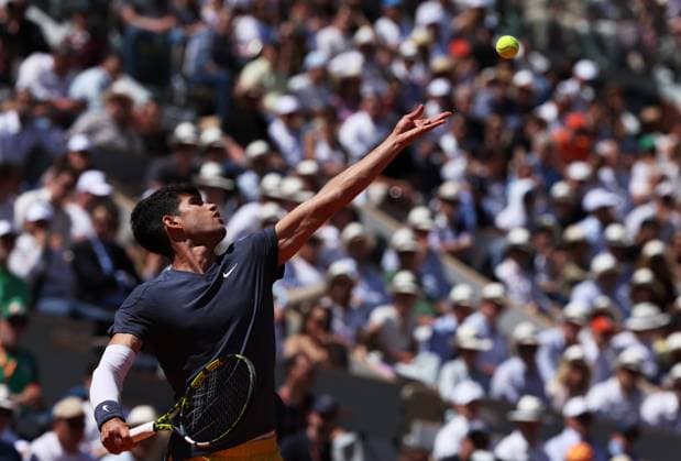 (240607) -- PARIS, June 7, 2024 -- Carlos Alcaraz serves during the men s singles semifinal between Carlos Alcaraz of Spain and Jannik Sinner of Italy at the French tennis tournament at Roland Garros in Paris, France, June 7, 2024. ) (SP)FRANCE-PARIS-TENNIS-FRENCH OPEN-MEN S SINGLES GaoxJing 