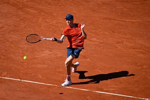 Jannik Sinner ( ITA ) during the 2024 French Open at Roland Garros on June 7, 2024 in Paris, France. ( Photo by federico pestellini panoramic ) - TENNIS : Roland Garros 2024 - Internationaux de France - 07 06 2024 FedericoPestellini Panoramic 