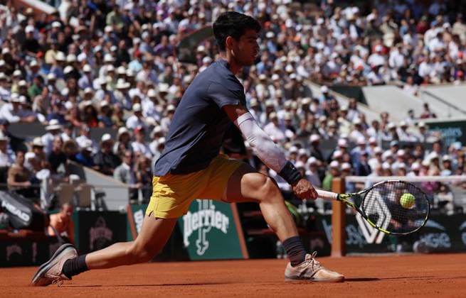 (240607) -- PARIS, June 7, 2024 -- Carlos Alcaraz hits a return during the men s singles semifinal between Carlos Alcaraz of Spain and Jannik Sinner of Italy at the French tennis tournament at Roland Garros in Paris, France, June 7, 2024. ) (SP)FRANCE-PARIS-TENNIS-FRENCH OPEN-MEN S SINGLES GaoxJing 
