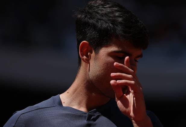 (240607) -- PARIS, June 7, 2024 -- Carlos Alcaraz gestures during the men s singles semifinal between Carlos Alcaraz of Spain and Jannik Sinner of Italy at the French tennis tournament at Roland Garros in Paris, France, June 7, 2024. ) (SP)FRANCE-PARIS-TENNIS-FRENCH OPEN-MEN S SINGLES GaoxJing 