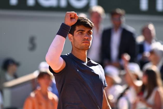 Carlos Alcaraz ( Espagne ) celebrates during the 2024 French Open at Roland Garros on June 7, 2024 in Paris, France. ( Photo by federico pestellini panoramic ) - TENNIS : Roland Garros 2024 - Internationaux de France - 07 06 2024 FedericoPestellini Panoramic 