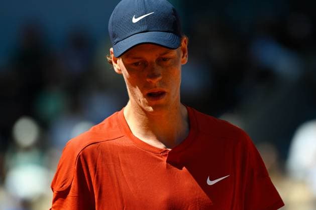 Jannik Sinner ( ITA ) looks dejected during the 2024 French Open at Roland Garros on June 7, 2024 in Paris, France. ( Photo by federico pestellini panoramic ) - TENNIS : Roland Garros 2024 - Internationaux de France - 07 06 2024 FedericoPestellini Panoramic 