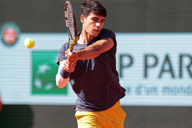 7th June 2024; Roland Garros, Paris, France; 2024 French Open Tennis tournament, Day 13; Carlos Alcaraz (ESP) on the backhand during the mens singles semi-final match against Jannik Sinner (ITA)  ActionPlus12651454 JonxBromley