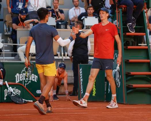 Jannik Sinner ITA congratulates the winner Carlos Alcaraz ESP , Emotion, Semifinal, Semi Final Tennis French Open 2024 Roland Garros Paris France 7 June 2024 Copyright: xJuergenxHasenkopfx