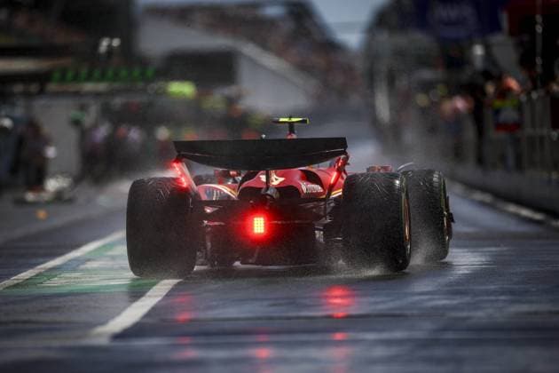 55 SAINZ Carlos (spa), Scuderia Ferrari SF-24, action, pitlane, during the Formula 1 AWS Grand Prix du Canada 2024, 9th round of the 2024 Formula One World Championship, WM, Weltmeisterschaft from June 07 to 09, 2024 on the Circuit Gilles Villeneuve, in Montrà al, Canada - F1 - CANADIAN GRAND PRIX 2024 DPPI Panoramic 240607_R09_CANADA_DP_240607
