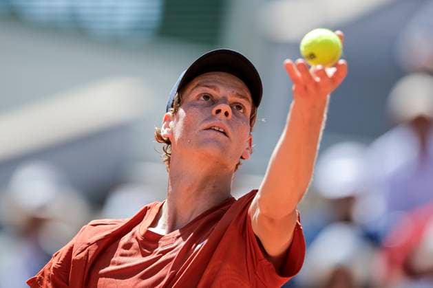 Jannik Sinner of Italy serves the ball against Carlos Alcaraz of Spain during the Men™s Singles Semi Finals of 2024 French Open Day 13 at Roland Garros on June 7, 2024 in Paris, France Photo by JustPictures Paris Roland Garros France Copyright: x x2024xEurasiaxSportxImagesx jp-en-EuSpIm-AB4_Roland_Garros_07Jun2024_PR020
