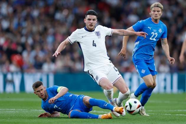 England v Iceland - International Friendly, Länderspiel, Nationalmannschaft Johann Berg Gudmundsson of Iceland and Declan Rice of England challenge during the international friendly match between England and Iceland at Wembley Stadium on June 7, 2024 in London, England. London Wembley Stadium England United Kingdom Copyright: xNigelxFrench Sportsphoto APLx 14040195