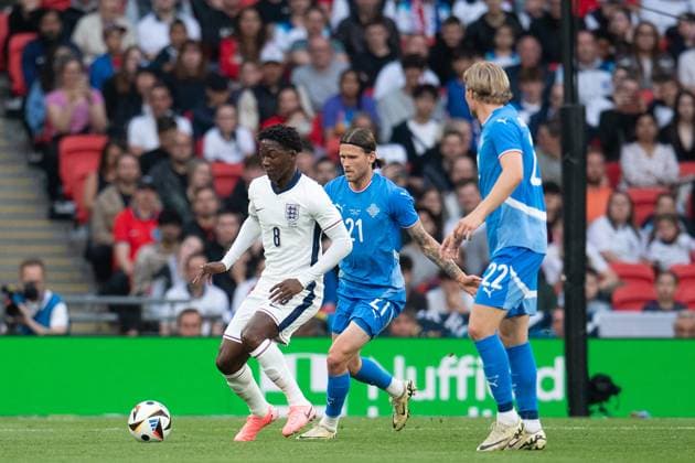 Kobbie Mainoo of England holds of the Iceland defence during the international match, Länderspiel, Nationalmannschaft between England and Iceland at Wembley Stadium, London, England on 7 June 2024. Copyright: xGrantxWinterx 41140023