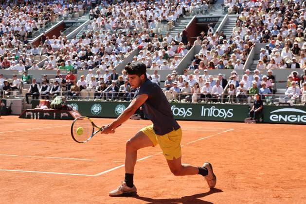 Carlos Alcaraz of Spain plays against Jannik Sinner of Italy during their semi-final match at the French Tennis Open in Roland Garros in Paris, France, on Friday, June 7, 2024. Alcaraz won 2-6, 6-3, 3-6, 6-4, 6-3 and qualified for the final.  PAR20240607109 MAYAxVIDON-WHITE