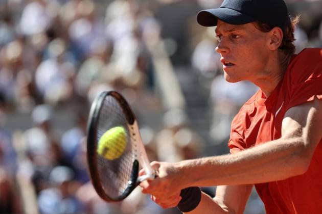 Jannik Sinner of Italy plays against Carlos Alcaraz of Spain plays during their semi-final match at the French Tennis Open in Roland Garros in Paris, France, on Friday, June 7, 2024. Alcaraz won 2-6, 6-3, 3-6, 6-4, 6-3 and qualified for the final.  PAR20240607117 MAYAxVIDON-WHITE