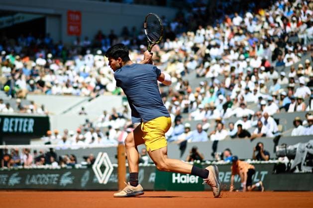 Carlos Alcaraz ( Espagne ) Carlos Alcaraz ( Espagne ) during the 2024 French Open at Roland Garros on June 7, 2024 in Paris, France. ( Photo by federico pestellini panoramic ) - TENNIS : Roland Garros 2024 - Internationaux de France - 07 06 2024 FedericoPestellini Panoramic 