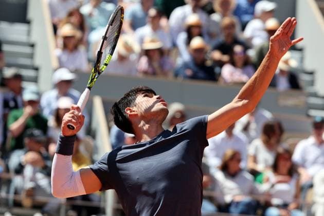 Carlos Alcaraz of Spain plays against Jannik Sinner of Italy during their semi-final match at the French Tennis Open in Roland Garros in Paris, France, on Friday, June 7, 2024. Alcaraz won 2-6, 6-3, 3-6, 6-4, 6-3 and qualified for the final.  PAR20240607105 MAYAxVIDON-WHITE