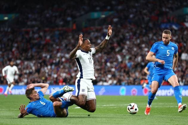 Daniel Leo Gretarsson of Iceland challenges Ivan Toney of England England v Iceland, International Friendly, Länderspiel, Nationalmannschaft Football, Wembley Stadium, London, UK, 07 June 2024 EDITORIAL USE ONLY No use with unauthorised audio, video, data, fixture lists, club league logos or live services. Online in-match use limited to 120 images, no video emulation. No use in betting, games or single club league player publications. Copyright: xJamesxMarsh Shutterstockx 14523617bp