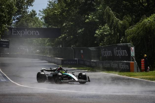 44 HAMILTON Lewis (gbr), Mercedes AMG F1 Team W15, action during the Formula 1 AWS Grand Prix du Canada 2024, 9th round of the 2024 Formula One World Championship, WM, Weltmeisterschaft from June 07 to 09, 2024 on the Circuit Gilles Villeneuve, in MontrÃ al, Canada - F1 - CANADIAN GRAND PRIX 2024 DPPI Panoramic  240607_R09_CANADA_DP_XB5_9970