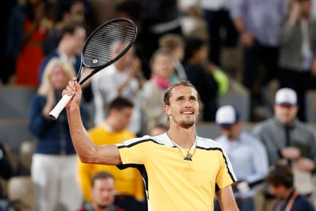 Alexander Zverev GER waves and thanks the spectators, fans after the victory, Semi Final, Semi Final Tennis French Open 2024 Roland Garros Paris France June 7, 2024 Copyright: xJuergenxHasenkopfx