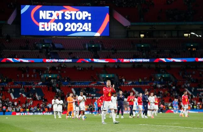 Harry Kane of England leads teh applause of the team as the scoreboard says Next Stop: Euro 2024! England v Iceland, International Friendly, Länderspiel, Nationalmannschaft Wembley Stadium, London, UK - 07 06 2024  Copyright: xMattxImpey Shutterstockx 14528702bg