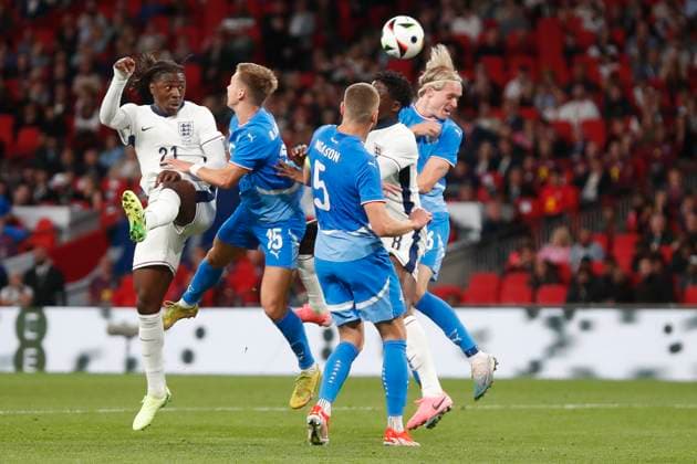 England v Iceland International Friendly, Länderspiel, Nationalmannschaft Kobbie Mainoo of England and Eberechi Eze of England in action during the International Friendly match at Wembley Stadium, London Copyright: xPaulxChestertonx FIL-20212-0133 UK Newspapers OUT