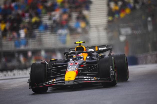 11 PEREZ Sergio (mex), Red Bull Racing RB20, action during the Formula 1 AWS Grand Prix du Canada 2024, 9th round of the 2024 Formula One World Championship, WM, Weltmeisterschaft from June 07 to 09, 2024 on the Circuit Gilles Villeneuve, in MontrÃ al, Canada - F1 - CANADIAN GRAND PRIX 2024 DPPI Panoramic  240607_R09_CANADA_DP_EA010185