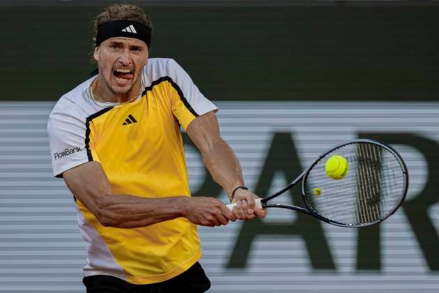 2024 French Open - Day 13 Alexander Zverev is returning the ball against Casper Ruud at the Roland Garros Grand Slam Tournament in Paris, France, on June 7, 2024. Paris France  Copyright: xRobertxSzaniszlox originalFilename:szaniszlo-notitle240607_nplzY.jpg