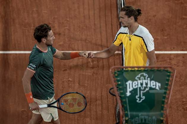 2024 French Open - Day 13 Alexander Zverev is winning the match against Casper Ruud at Roland Garros Grand Slam Tournament - Day 13 in Paris, France, on June 07, 2024. Paris France  Copyright: xRobertxSzaniszlox originalFilename:szaniszlo-notitle240607_npLlu.jpg
