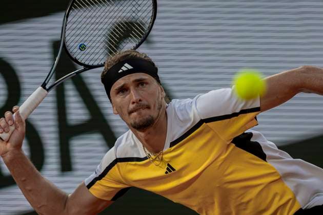 2024 French Open - Day 13 Alexander Zverev is returning the ball against Casper Ruud at the Roland Garros Grand Slam Tournament in Paris, France, on June 7, 2024. Paris France  Copyright: xRobertxSzaniszlox originalFilename:szaniszlo-notitle240607_npNVS.jpg