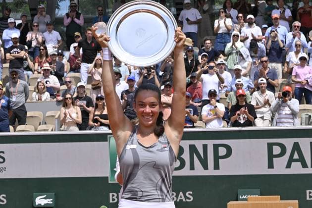 Tennis : Roland Garros 2024 - France - Teresa Valentova -Rrepublique Tceaue - gagne le titre du simple juniors filles Tennis : Roland Garros 2024 - France - 08 06 2024 ChrysleneCaillaud Panoramic 