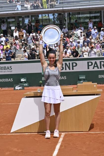 Tennis : Roland Garros 2024 - France - Teresa Valentova -Rrepublique Tceaue - gagne le titre du simple juniors filles Tennis : Roland Garros 2024 - France - 08 06 2024 ChrysleneCaillaud Panoramic 