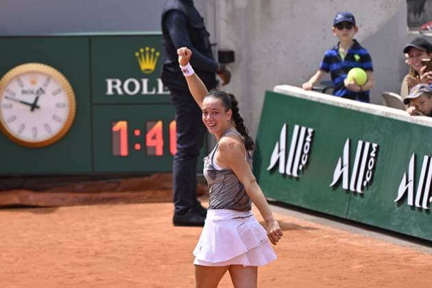 Tennis : Roland Garros 2024 - France - Teresa Valentova -Rrepublique Tceaue - gagne le titre du simple juniors filles Tennis : Roland Garros 2024 - France - 08 06 2024 ChrysleneCaillaud Panoramic 