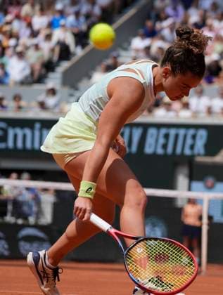 (240608) -- PARIS, June 8, 2024 -- Jasmine Paolini competes during the women s singles final match between Iga Swiatek of Poland and Jasmine Paolini of Italy at the French Open tennis tournament at Roland Garros, Paris, France, June 8, 2024. ) (SP)FRANCE-PARIS-TENNIS-FRENCH OPEN-WOMEN S SINGLES GaoxJing 