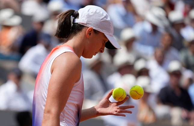 (240608) -- PARIS, June 8, 2024 -- Iga Swiatek reacts during the women s singles final match between Iga Swiatek of Poland and Jasmine Paolini of Italy at the French Open tennis tournament at Roland Garros, Paris, France, June 8, 2024. ) (SP)FRANCE-PARIS-TENNIS-FRENCH OPEN-WOMEN S SINGLES GaoxJing 