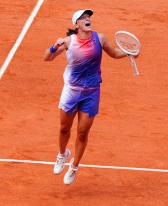 Iga Swiatek celebrates winning the Ladies Singles Final French Open Tennis, Day 14, Tennis, Roland Garros, Paris, France - 08 June 2024  Copyright: xJavierxGarcia Shutterstockx 14523808t
