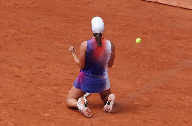 (240608) -- PARIS, June 8, 2024 -- Iga Swiatek celebrates after winning the women s singles final match between Iga Swiatek of Poland and Jasmine Paolini of Italy at the French Open tennis tournament at Roland Garros, Paris, France, June 8, 2024. ) (SP)FRANCE-PARIS-TENNIS-FRENCH OPEN-WOMEN S SINGLES GaoxJing 