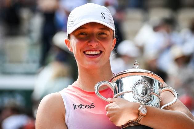 June 8, 2024, Paris, France, France: Iga SWIATEK of Poland celebrates his victory with the trophy during the fourteenth day of Roland-Garros 2024, French Open 2024, Grand Slam tennis tournament at the Roland-Garros Stadium on June 08, 2024 in Paris, France. Paris France - ZUMAm308 20240608_zsp_m308_003 Copyright: xMatthieuxMirvillex