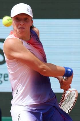(240608) -- PARIS, June 8, 2024 -- Iga Swiatek hits a return during the women s singles final match between Iga Swiatek of Poland and Jasmine Paolini of Italy at the French Open tennis tournament at Roland Garros, Paris, France, June 8, 2024. ) (SP)FRANCE-PARIS-TENNIS-FRENCH OPEN-WOMEN S SINGLES MengxDingbo 
