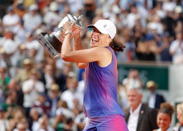 Iga Swiatek POL , Award ceremony, Presentation Tennis French Open 2024 Roland Garros Paris France June 8, 2024 Copyright: xJuergenxHasenkopfx