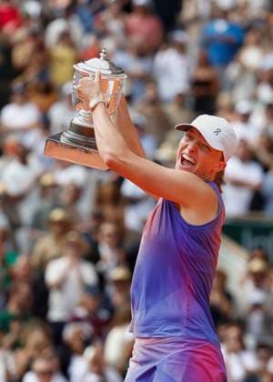 Iga Swiatek POL , Award ceremony, Presentation Tennis French Open 2024 Roland Garros Paris France June 8, 2024 Copyright: xJuergenxHasenkopfx