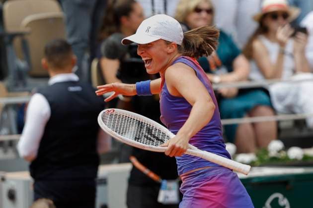 Iga Swiatek POL cheers after the victory, jubilation, joy, emotion, final, final match Tennis French Open 2024 Roland Garros Paris France 8 June 2024 Copyright: xJuergenxHasenkopfx