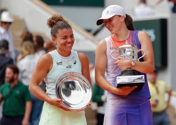 Finalist Jasmine Paolini and Iga Swiatek POL with cup, trophy, award ceremony, presentation Tennis French Open 2024 Roland Garros Paris France 8 June 2024 Copyright: xJuergenxHasenkopfx