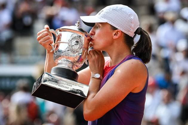 June 8, 2024, Paris, France, France: Iga SWIATEK of Poland celebrates his victory with the trophy during the fourteenth day of Roland-Garros 2024, French Open 2024, Grand Slam tennis tournament at the Roland-Garros Stadium on June 08, 2024 in Paris, France. Paris France - ZUMAm308 20240608_zsp_m308_007 Copyright: xMatthieuxMirvillex