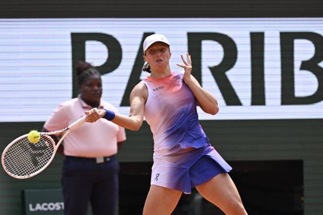 Tennis : Roland Garros 2024 - France - Iga Swiatek - Pologne remporte son 4eme titre a Roland Garros en battant Jasmin Paolini - Italie remise des prix faite par Martina Navratilova et Chris Evert Tennis : Roland Garros 2024 - France - 08 06 2024 ChrysleneCaillaud Panoramic 