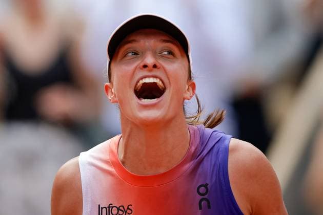 07 06 2024, Tennis, French Open 2024 Roland Garros, FRA, Paris, Women Final picture from left, Iga Swiatek Poland cheers, screams with joy Copyright: HMBxMedia AntonioxBorga