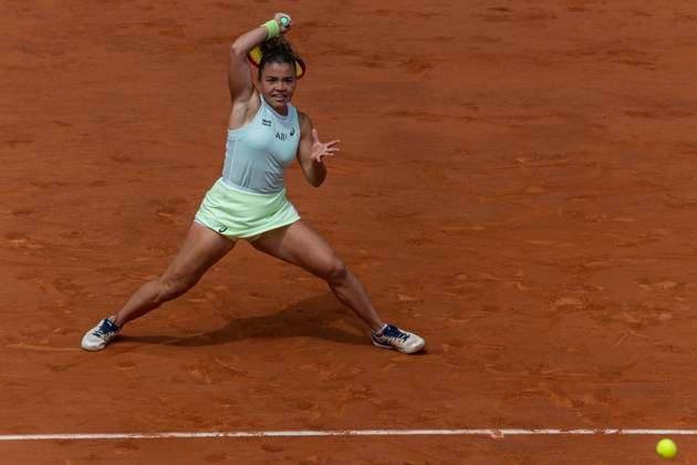 2024 French Open - Day 14 Jasmine Paolini is returning the ball against Iga Sviatek in the Women s Singles final at the Roland Garros Grand Slam Tournament on June 8, 2024, in Paris, France. Paris France  Copyright: xRobertxSzaniszlox originalFilename:szaniszlo-notitle240608_npHWH.jpg