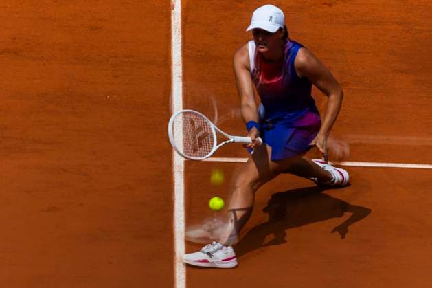 2024 French Open - Day 14 Iga Sviatek is returning the ball against Jasmine Paolini in the Women s Singles final at the Roland Garros Grand Slam Tournament on Day 14 on June 8, 2024, in Paris, France. Paris France  Copyright: xRobertxSzaniszlox originalFilename:szaniszlo-notitle240608_np0l1.jpg