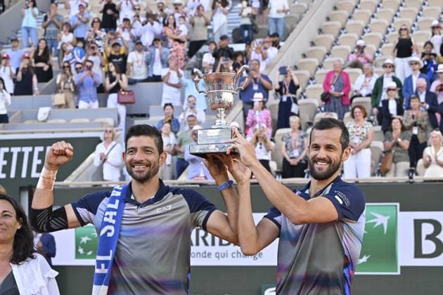 Tennis : Roland Garros 2024 - France - Mate Pavic - Croatie et Arevalo - El Salvador- remporte le titre du double Messieurs Tennis : Roland Garros 2024 - France - 08 06 2024 ChrysleneCaillaud Panoramic 