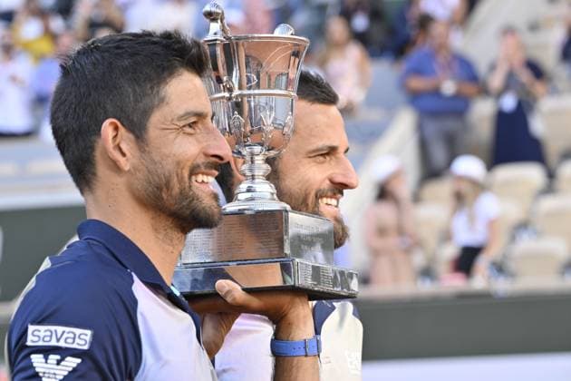 Tennis : Roland Garros 2024 - France - Mate Pavic - Croatie et Arevalo - El Salvador- remporte le titre du double Messieurs Tennis : Roland Garros 2024 - France - 08 06 2024 ChrysleneCaillaud Panoramic 